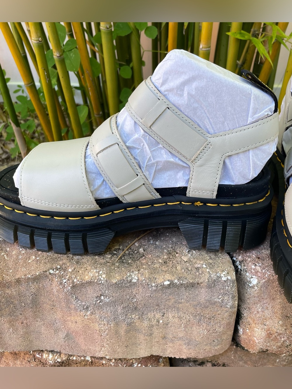 Dr Martens Sandals Ricki 3 Strap Nappa Lux Leather Cobblestone Gray Size 9 NWB - Picture 3 of 5